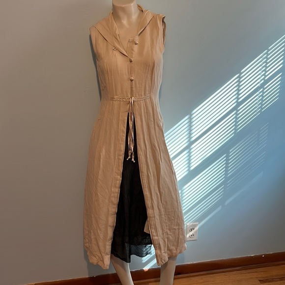 Vintage Wayne Diamond design hooded three button vest with tie waist. - Picture 1 of 8